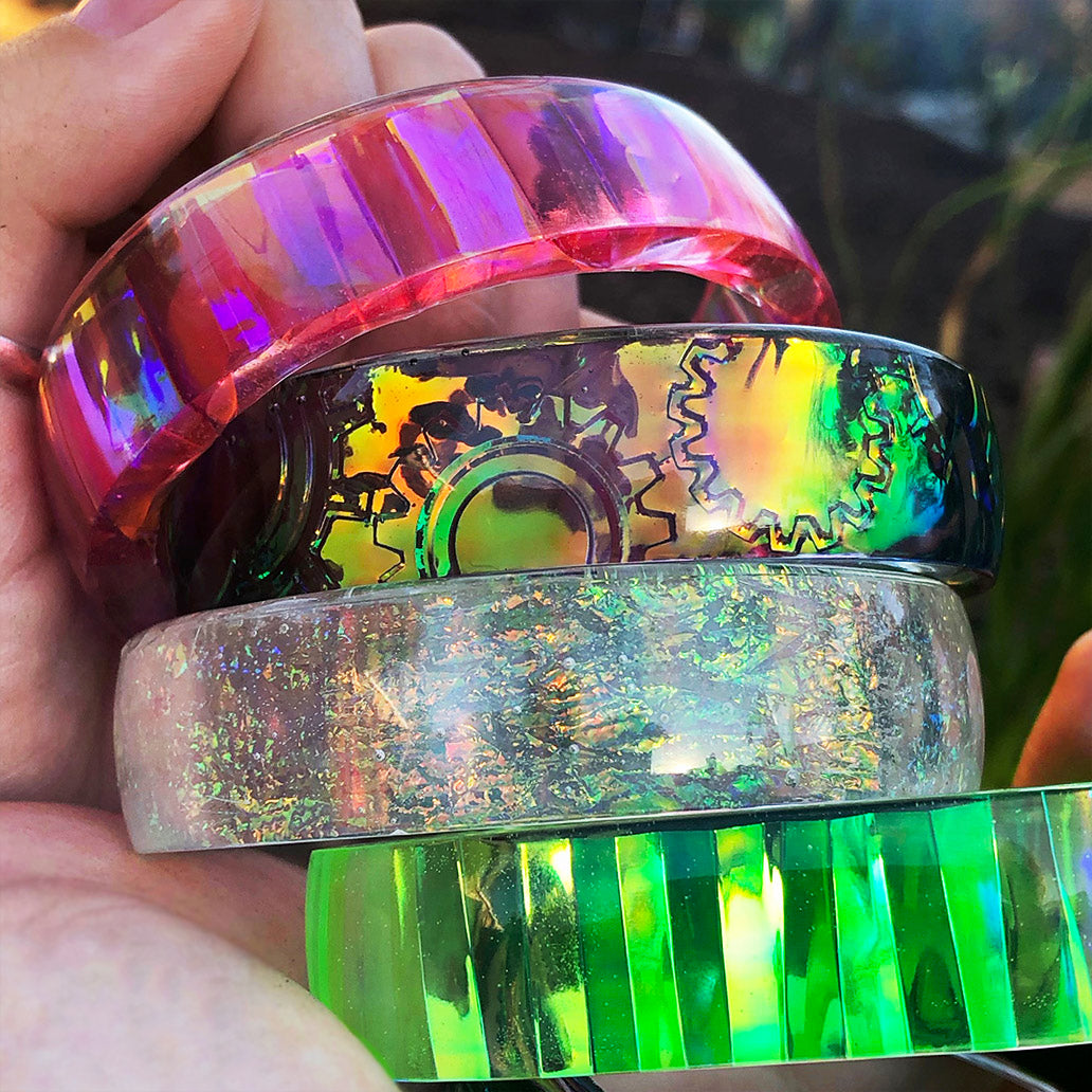 casting resin jewelry bracelets and earrings with color shift