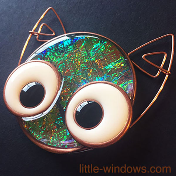 Dichro Resin Hoop Kitty Cat