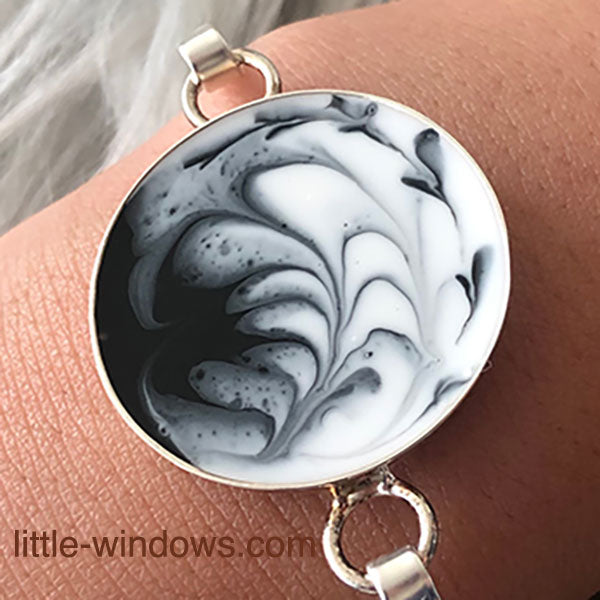 resin in bezels for jewelry black and white color